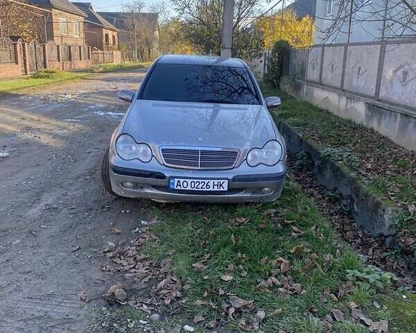 Сірий Мерседес Ц-Клас, об'ємом двигуна 2.1 л та пробігом 300 тис. км за 4500 $, фото 8 на Automoto.ua