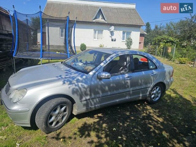 Сірий Мерседес Ц-Клас, об'ємом двигуна 2 л та пробігом 194 тис. км за 6200 $, фото 4 на Automoto.ua