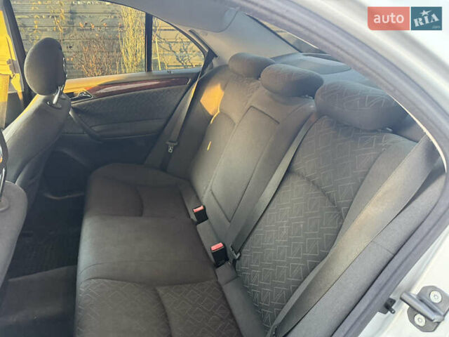 Сірий Мерседес Ц-Клас, об'ємом двигуна 1.8 л та пробігом 312 тис. км за 4800 $, фото 15 на Automoto.ua