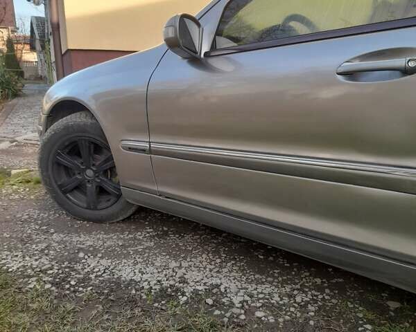 Сірий Мерседес Ц-Клас, об'ємом двигуна 2.15 л та пробігом 390 тис. км за 3496 $, фото 9 на Automoto.ua