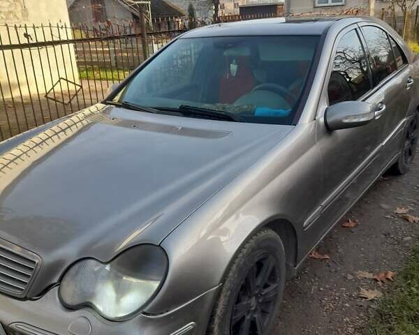 Сірий Мерседес Ц-Клас, об'ємом двигуна 2.15 л та пробігом 390 тис. км за 3496 $, фото 4 на Automoto.ua