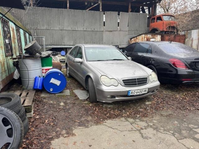 Сірий Мерседес Ц-Клас, об'ємом двигуна 2.1 л та пробігом 270 тис. км за 2750 $, фото 1 на Automoto.ua