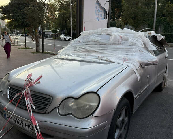 Сірий Мерседес Ц-Клас, об'ємом двигуна 1.8 л та пробігом 270 тис. км за 3800 $, фото 5 на Automoto.ua