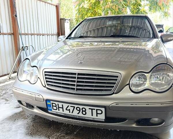 Серый Мерседес Ц-Класс, объемом двигателя 2.15 л и пробегом 400 тыс. км за 5300 $, фото 7 на Automoto.ua