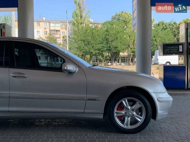 Сірий Мерседес Ц-Клас, об'ємом двигуна 2.7 л та пробігом 321 тис. км за 6999 $, фото 15 на Automoto.ua