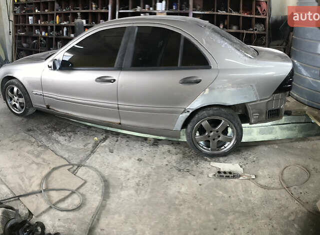Сірий Мерседес Ц-Клас, об'ємом двигуна 1.8 л та пробігом 300 тис. км за 5000 $, фото 20 на Automoto.ua