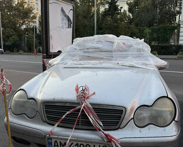Сірий Мерседес Ц-Клас, об'ємом двигуна 1.8 л та пробігом 270 тис. км за 3800 $, фото 4 на Automoto.ua