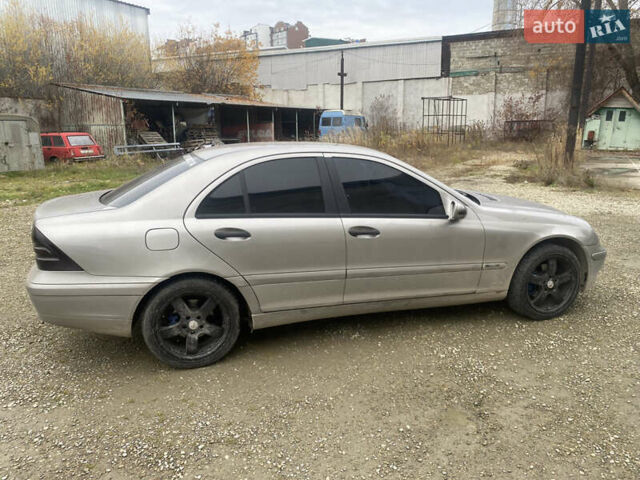 Сірий Мерседес Ц-Клас, об'ємом двигуна 1.8 л та пробігом 300 тис. км за 5000 $, фото 4 на Automoto.ua