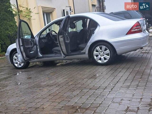 Серый Мерседес Ц-Класс, объемом двигателя 2.2 л и пробегом 340 тыс. км за 4600 $, фото 6 на Automoto.ua