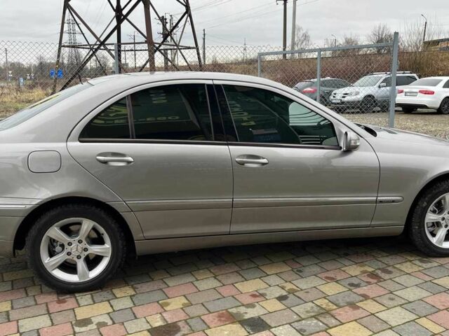 Сірий Мерседес Ц-Клас, об'ємом двигуна 1.8 л та пробігом 250 тис. км за 6990 $, фото 7 на Automoto.ua