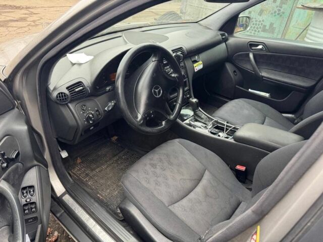 Сірий Мерседес Ц-Клас, об'ємом двигуна 2.1 л та пробігом 270 тис. км за 2750 $, фото 5 на Automoto.ua