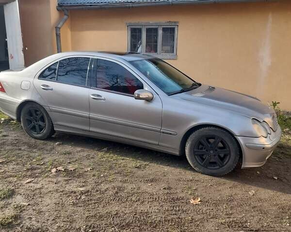 Сірий Мерседес Ц-Клас, об'ємом двигуна 2.15 л та пробігом 390 тис. км за 3496 $, фото 2 на Automoto.ua