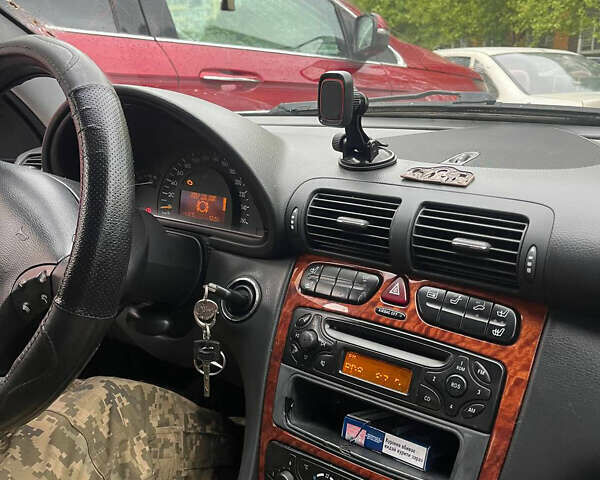 Серый Мерседес Ц-Класс, объемом двигателя 1.8 л и пробегом 240 тыс. км за 4300 $, фото 3 на Automoto.ua