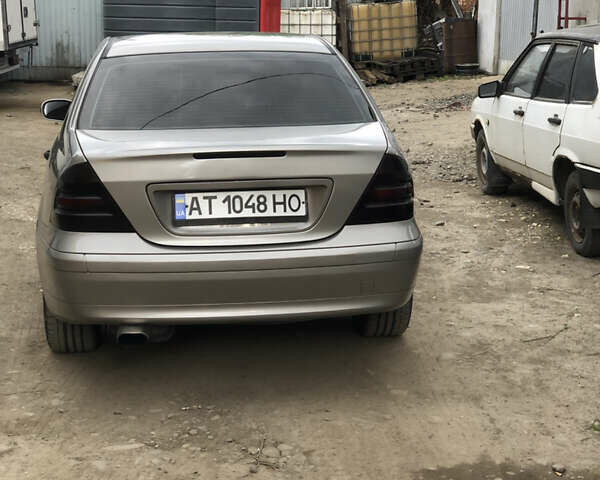 Сірий Мерседес Ц-Клас, об'ємом двигуна 1.8 л та пробігом 300 тис. км за 5000 $, фото 1 на Automoto.ua
