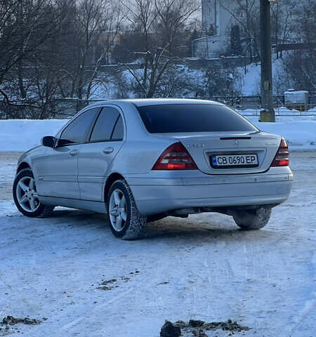 Серый Мерседес Ц-Класс, объемом двигателя 2.4 л и пробегом 206 тыс. км за 5100 $, фото 3 на Automoto.ua