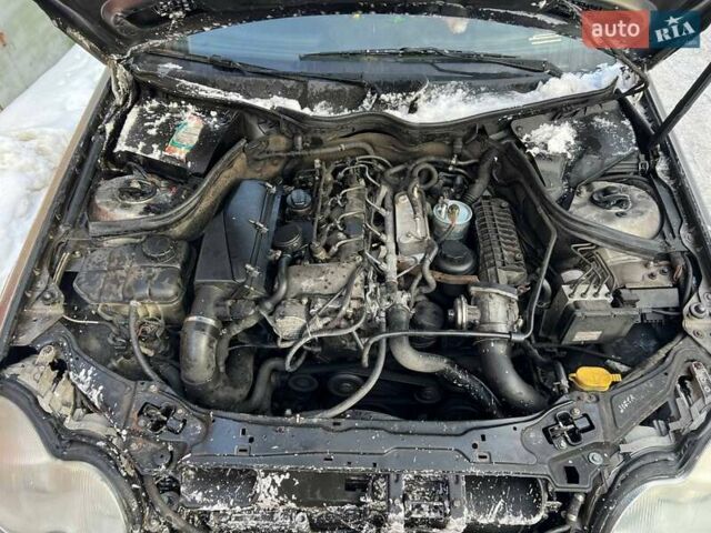 Серый Мерседес Ц-Класс, объемом двигателя 2.15 л и пробегом 380 тыс. км за 3300 $, фото 14 на Automoto.ua