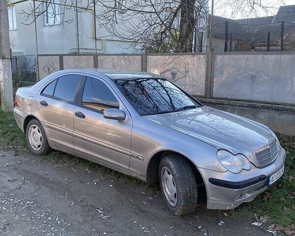 Сірий Мерседес Ц-Клас, об'ємом двигуна 2.1 л та пробігом 300 тис. км за 4500 $, фото 1 на Automoto.ua