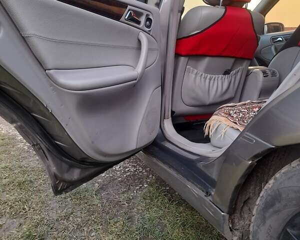 Сірий Мерседес Ц-Клас, об'ємом двигуна 2.15 л та пробігом 390 тис. км за 3496 $, фото 21 на Automoto.ua