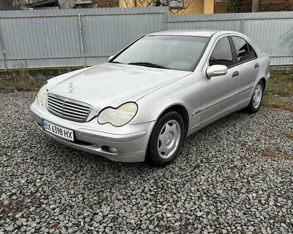 Серый Мерседес Ц-Класс, объемом двигателя 1.8 л и пробегом 260 тыс. км за 4500 $, фото 2 на Automoto.ua