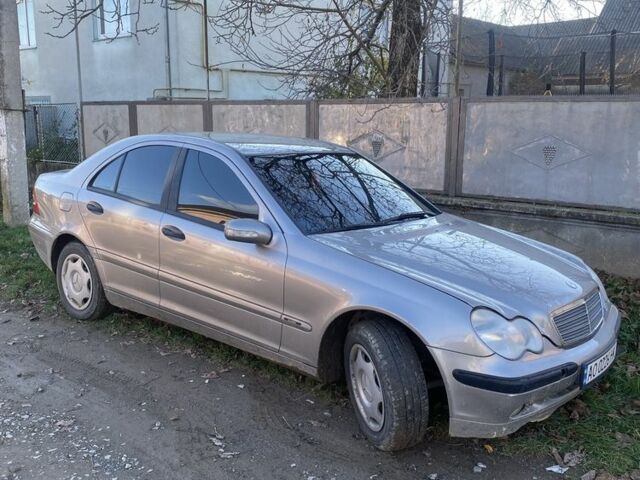 Сірий Мерседес Ц-Клас, об'ємом двигуна 2.1 л та пробігом 300 тис. км за 4500 $, фото 2 на Automoto.ua