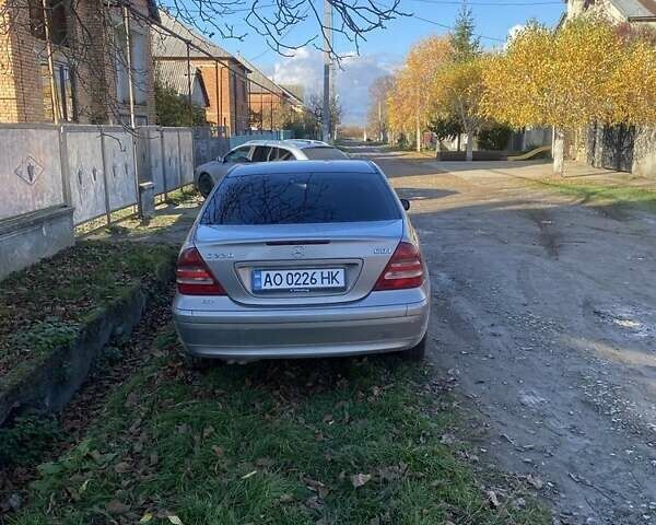 Сірий Мерседес Ц-Клас, об'ємом двигуна 2.1 л та пробігом 300 тис. км за 4500 $, фото 3 на Automoto.ua