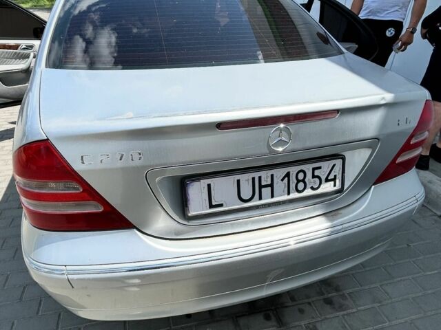 Серый Мерседес Ц-Класс, объемом двигателя 3.2 л и пробегом 218 тыс. км за 1700 $, фото 1 на Automoto.ua