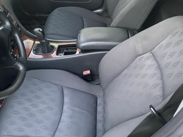 Сірий Мерседес Ц-Клас, об'ємом двигуна 2.1 л та пробігом 300 тис. км за 4500 $, фото 5 на Automoto.ua