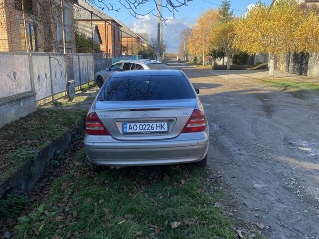 Сірий Мерседес Ц-Клас, об'ємом двигуна 2.1 л та пробігом 300 тис. км за 4500 $, фото 4 на Automoto.ua