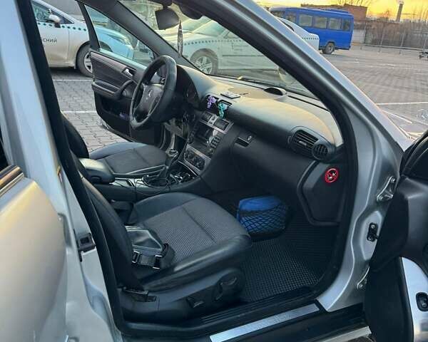 Серый Мерседес Ц-Класс, объемом двигателя 1.8 л и пробегом 325 тыс. км за 5200 $, фото 13 на Automoto.ua