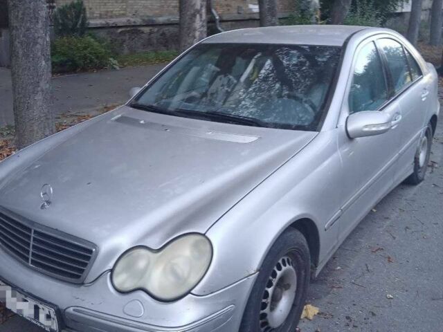 Сірий Мерседес Ц-Клас, об'ємом двигуна 2 л та пробігом 320 тис. км за 3062 $, фото 1 на Automoto.ua