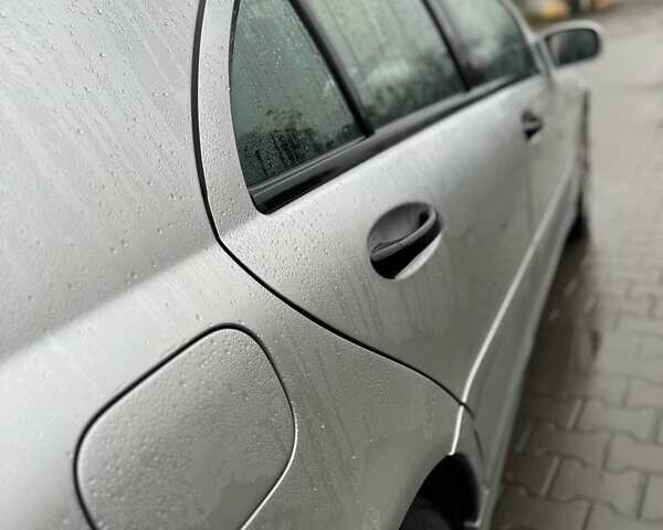 Сірий Мерседес Ц-Клас, об'ємом двигуна 2.15 л та пробігом 420 тис. км за 6000 $, фото 24 на Automoto.ua