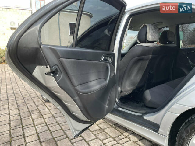 Серый Мерседес Ц-Класс, объемом двигателя 1.8 л и пробегом 211 тыс. км за 7770 $, фото 5 на Automoto.ua