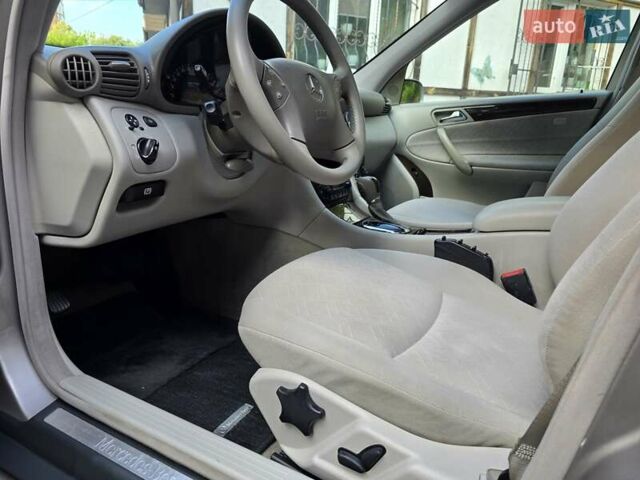 Серый Мерседес Ц-Класс, объемом двигателя 1.8 л и пробегом 176 тыс. км за 7500 $, фото 141 на Automoto.ua