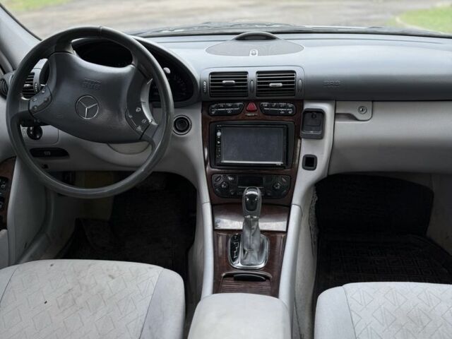 Сірий Мерседес Ц-Клас, об'ємом двигуна 3.2 л та пробігом 300 тис. км за 2200 $, фото 7 на Automoto.ua