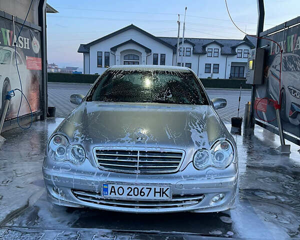 Сірий Мерседес Ц-Клас, об'ємом двигуна 1.8 л та пробігом 215 тис. км за 5000 $, фото 4 на Automoto.ua