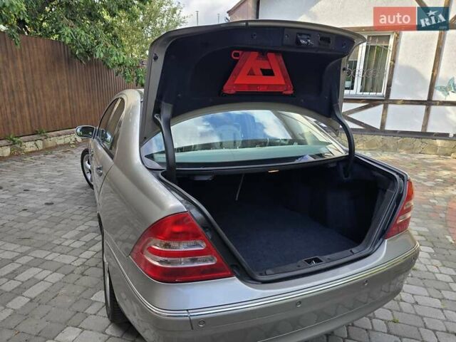 Серый Мерседес Ц-Класс, объемом двигателя 1.8 л и пробегом 176 тыс. км за 7500 $, фото 177 на Automoto.ua