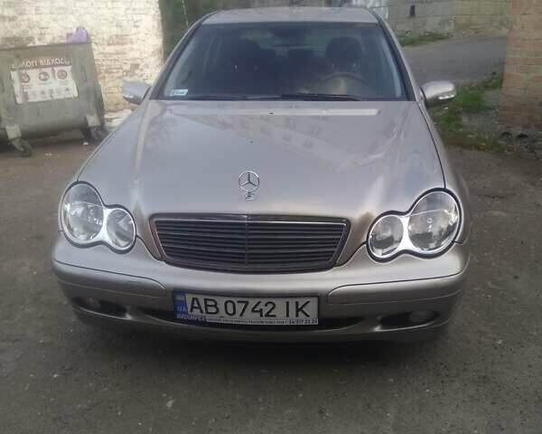 Сірий Мерседес Ц-Клас, об'ємом двигуна 2.2 л та пробігом 250 тис. км за 7000 $, фото 1 на Automoto.ua