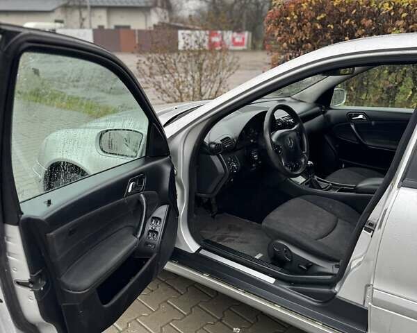 Сірий Мерседес Ц-Клас, об'ємом двигуна 2.15 л та пробігом 420 тис. км за 6000 $, фото 15 на Automoto.ua