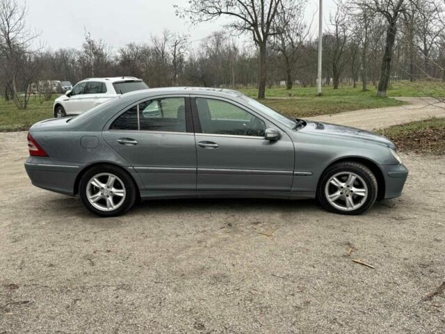 Серый Мерседес Ц-Класс, объемом двигателя 2.1 л и пробегом 500 тыс. км за 5400 $, фото 4 на Automoto.ua