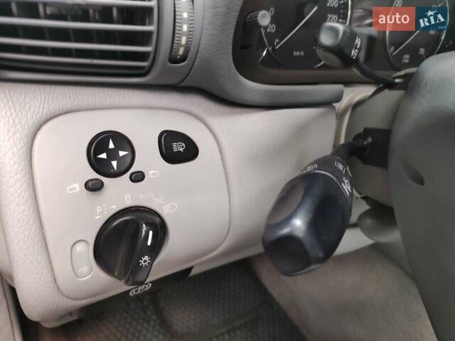 Серый Мерседес Ц-Класс, объемом двигателя 2 л и пробегом 250 тыс. км за 8400 $, фото 16 на Automoto.ua