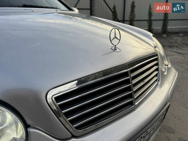 Сірий Мерседес Ц-Клас, об'ємом двигуна 2.2 л та пробігом 245 тис. км за 5550 $, фото 13 на Automoto.ua