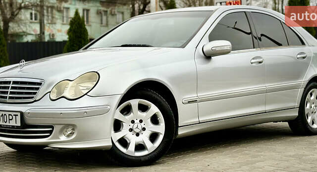 Сірий Мерседес Ц-Клас, об'ємом двигуна 1.8 л та пробігом 225 тис. км за 6700 $, фото 5 на Automoto.ua