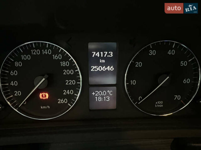 Сірий Мерседес Ц-Клас, об'ємом двигуна 1.8 л та пробігом 250 тис. км за 7800 $, фото 6 на Automoto.ua