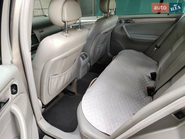 Серый Мерседес Ц-Класс, объемом двигателя 2 л и пробегом 250 тыс. км за 8400 $, фото 11 на Automoto.ua