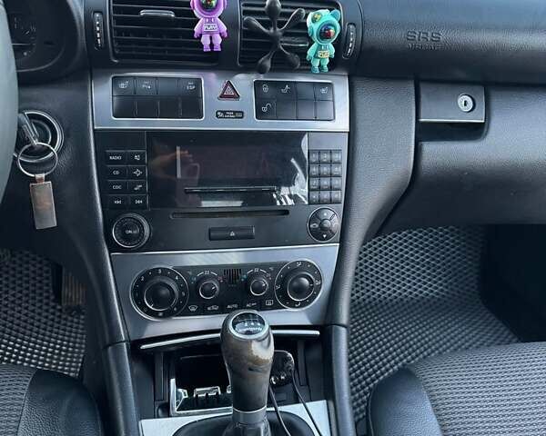 Серый Мерседес Ц-Класс, объемом двигателя 1.8 л и пробегом 325 тыс. км за 5200 $, фото 16 на Automoto.ua