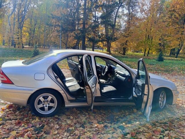 Сірий Мерседес Ц-Клас, об'ємом двигуна 1.8 л та пробігом 298 тис. км за 3300 $, фото 17 на Automoto.ua