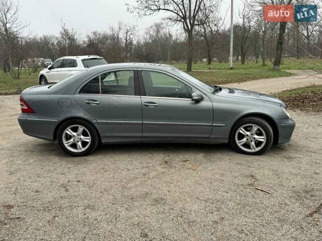 Сірий Мерседес Ц-Клас, об'ємом двигуна 2.1 л та пробігом 500 тис. км за 5400 $, фото 3 на Automoto.ua