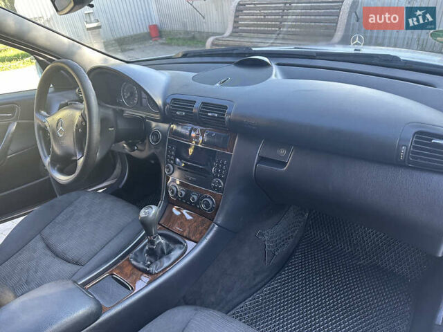 Серый Мерседес Ц-Класс, объемом двигателя 2.15 л и пробегом 284 тыс. км за 6000 $, фото 10 на Automoto.ua