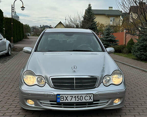 Серый Мерседес Ц-Класс, объемом двигателя 1.8 л и пробегом 326 тыс. км за 4200 $, фото 9 на Automoto.ua