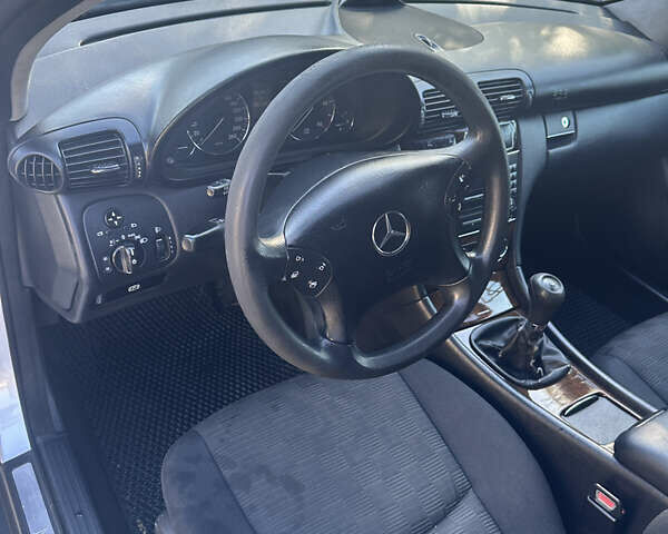 Серый Мерседес Ц-Класс, объемом двигателя 2.15 л и пробегом 284 тыс. км за 6000 $, фото 14 на Automoto.ua